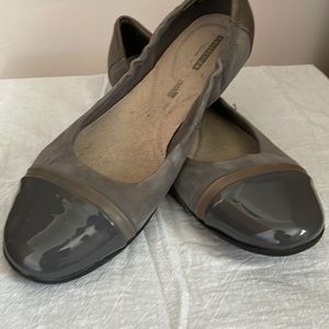 BRAND NEW Clark’s flats. Gray.